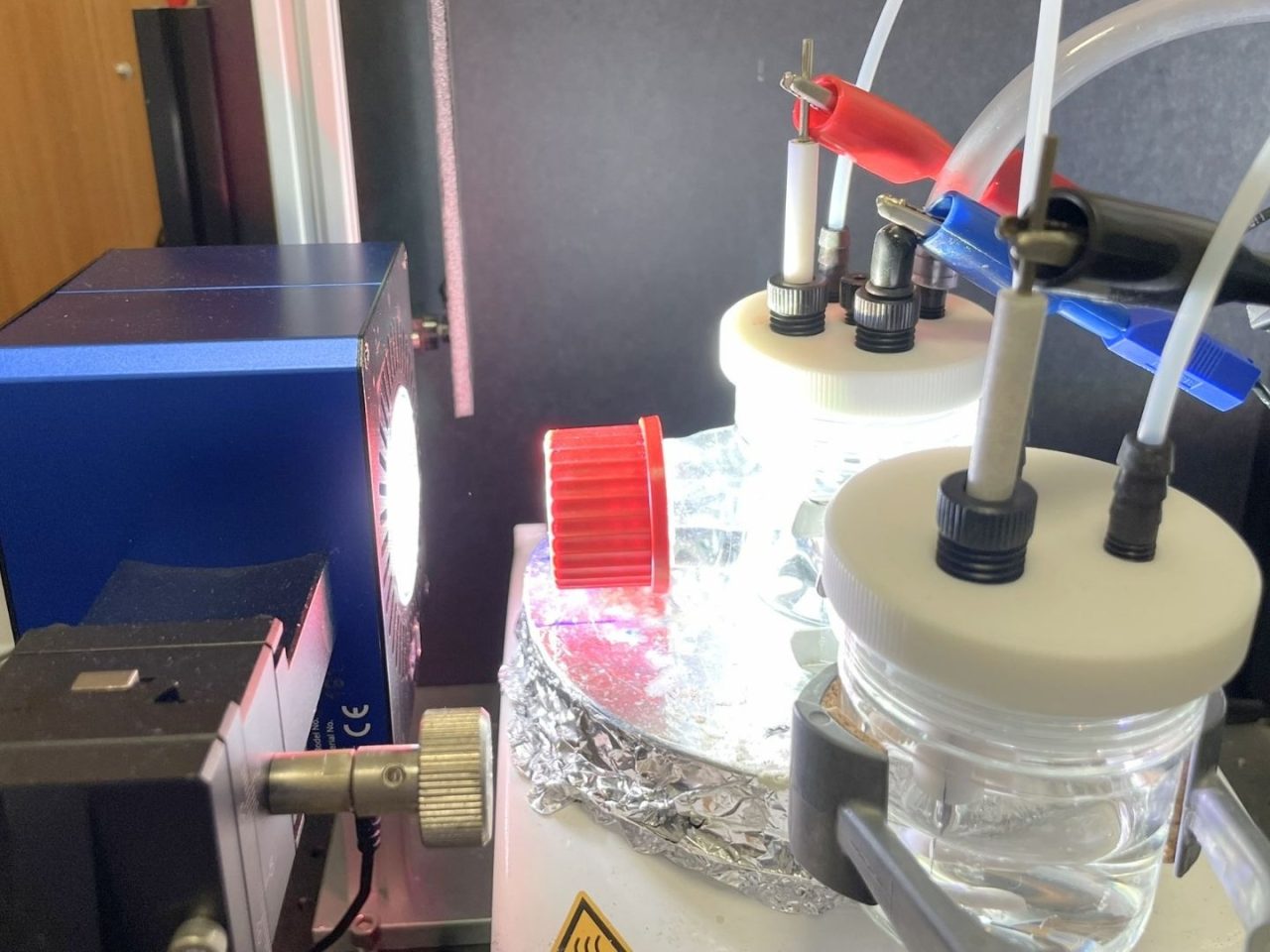 Un reactor solar convierte CO₂ y residuos vegetales en productos útiles al mismo tiempo Un reactor solar convierte CO₂ y residuos vegetales en productos útiles al mismo tiempo