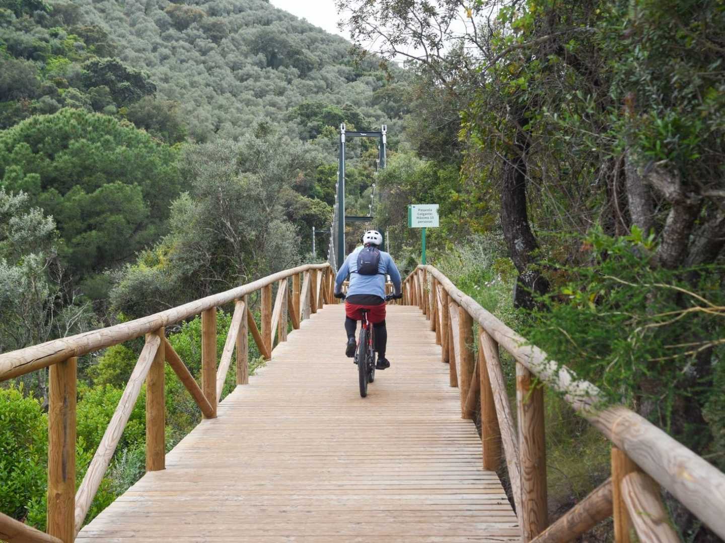 El Cinturón Verde de Córdoba une senderos, bosque mediterráneo y dos puentes colgantes