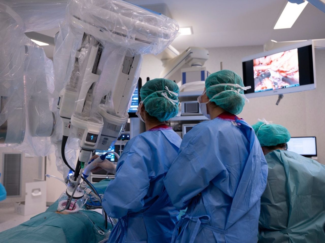 Espa&ntilde;a realiza el primer trasplante renal rob&oacute;tico de Europa con una &uacute;nica incisi&oacute;n