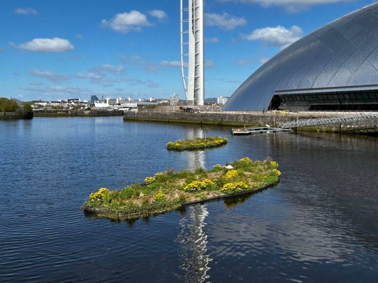 Una isla flotante en el r&iacute;o Clyde crea nuevos refugios para la fauna y ayuda a mejorar el agua